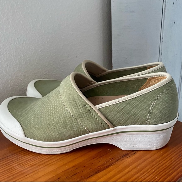 Dansko Volley Textured Leather Clogs 11 - Picture 1 of 5